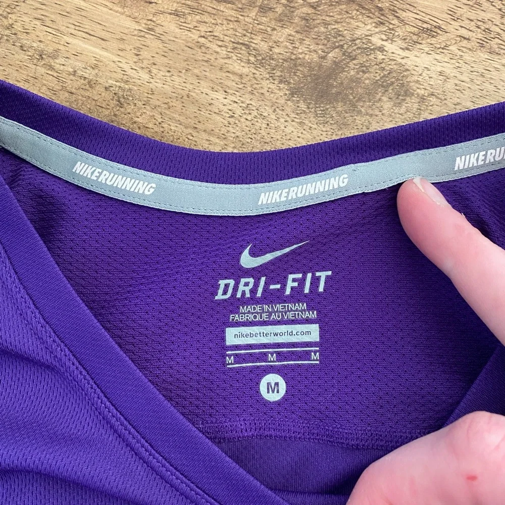 🔥 Nike. Running Dry Fit Top. - Picture 3 of 4